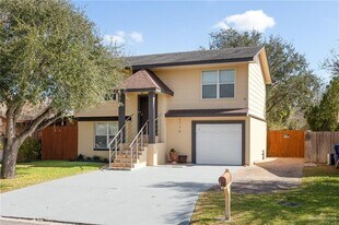 15 S 27th St in McAllen, TX - Building Photo