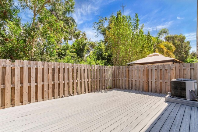 1363 NW 208th Terrace in Miami Gardens, FL - Building Photo - Building Photo