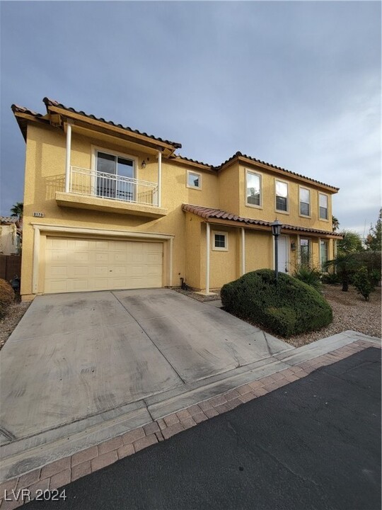 8179 Retriever Ave in Las Vegas, NV - Building Photo