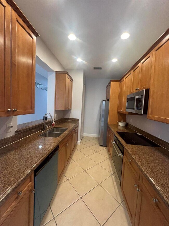 8657 Blaze Ct in Davie, FL - Building Photo - Building Photo