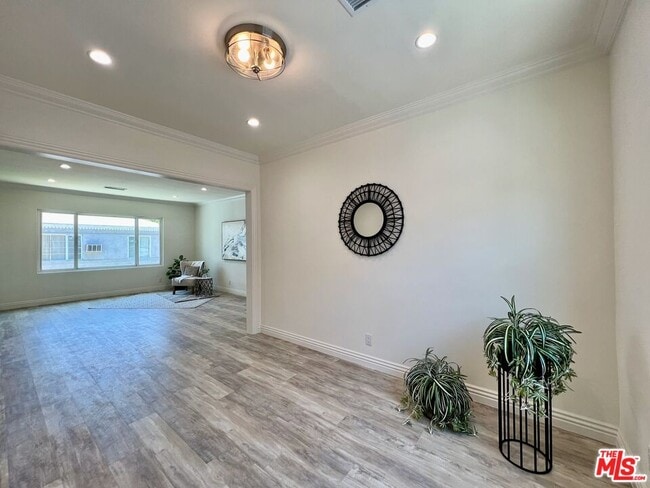 124 N Pass Ave in Burbank, CA - Building Photo - Building Photo