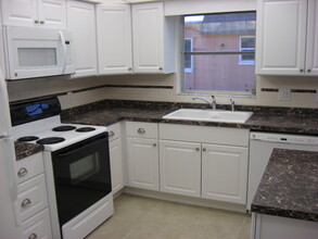 6960 Versailles-Unit -6960 in Pinellas Park, FL - Building Photo - Building Photo