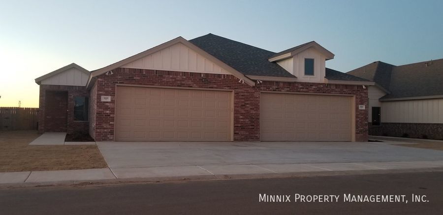 2015 102nd St in Lubbock, TX - Building Photo