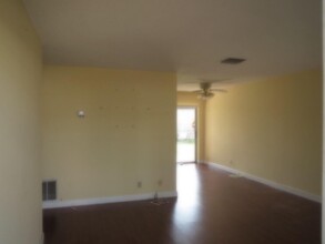 6013 NW 68th Terrace in Tamarac, FL - Building Photo - Building Photo