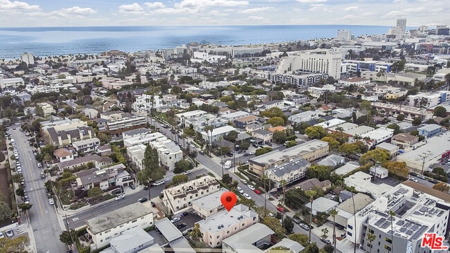 712 Pacific St in Santa Monica, CA - Foto de edificio - Building Photo