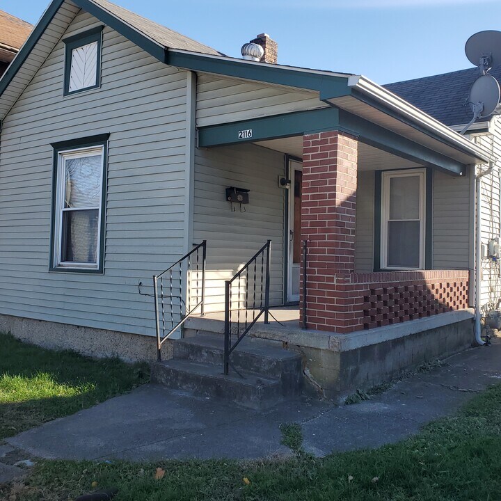 2116 Hill Ave in Middletown, OH - Building Photo