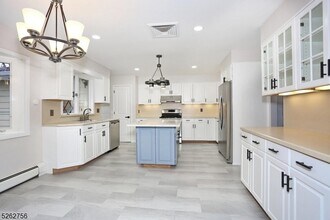 61 Fern Pl in Paramus, NJ - Building Photo - Building Photo