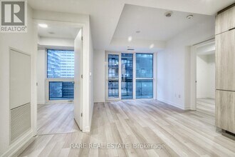 39 Roehampton Ave in Toronto, ON - Building Photo - Building Photo