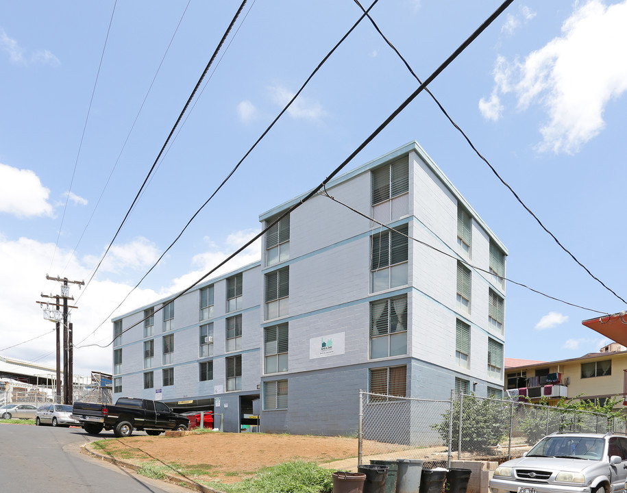 94-111 Pupuole Pl in Waipahu, HI - Building Photo