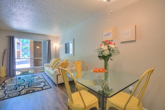 Eagle Point Apartments in Albuquerque, NM - Foto de edificio - Building Photo