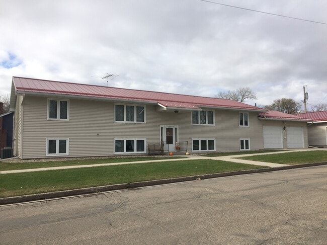 425 6th Ave NW, Unit 1 in Valley City, ND - Foto de edificio - Building Photo