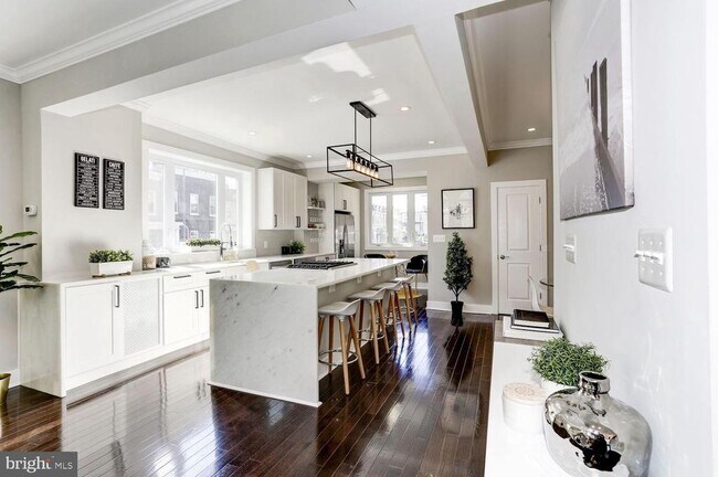 property at 3200 Park Pl NW