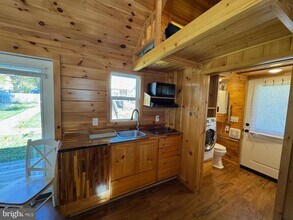 12 W Loudoun St in Round Hill, VA - Building Photo - Building Photo