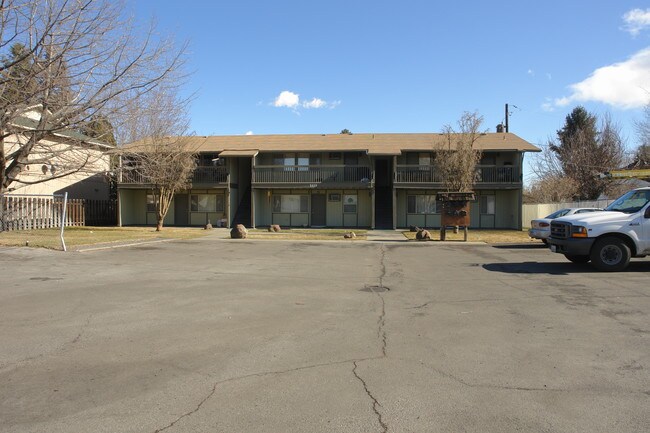 1113 S 18th Ave in Yakima, WA - Foto de edificio - Building Photo