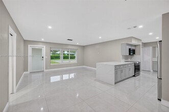 2201 NE 52nd St in Fort Lauderdale, FL - Building Photo - Building Photo