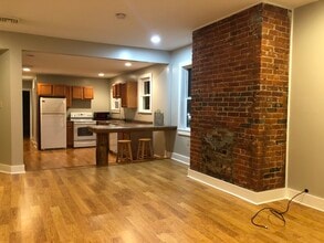 59 S Gallatin Ave, Unit 2 in Uniontown, PA - Foto de edificio - Building Photo