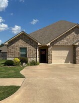 3915 Mobley Cir in Tyler, TX - Building Photo