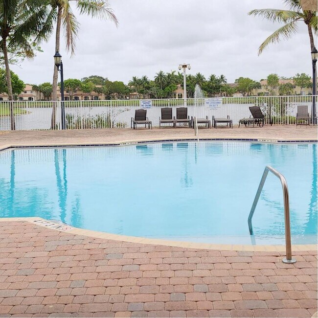 2577 SW 83rd Ter in Miramar, FL - Building Photo - Building Photo