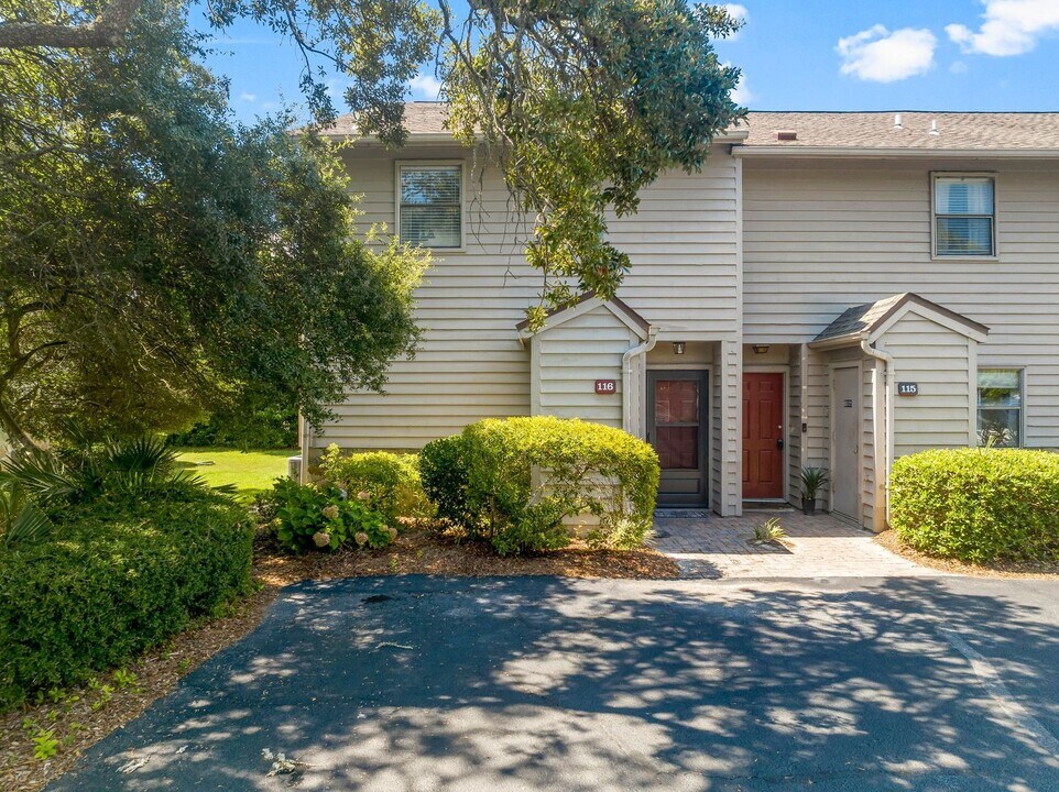 100 N Myrtle Dr in Santa Rosa Beach, FL - Building Photo