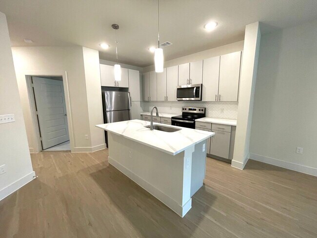 1350 W Taylor St in Sherman, TX - Building Photo - Building Photo