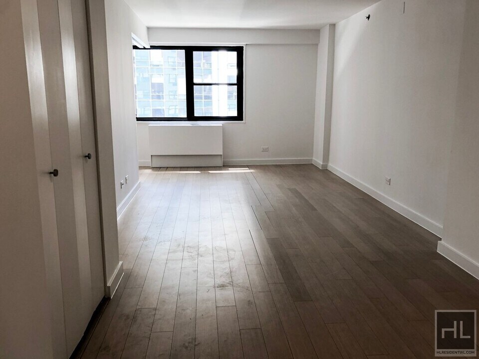 East 39th Street in New York, NY - Building Photo
