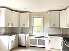 164 Ashford Ave in Dobbs Ferry, NY - Building Photo