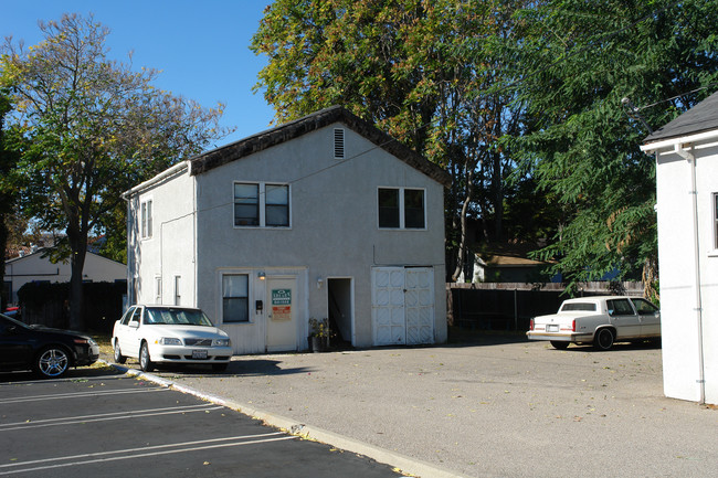 1319 Garden St in San Luis Obispo, CA - Foto de edificio - Building Photo