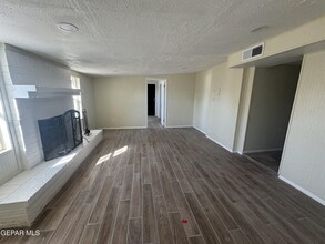 1109 Hawaii St in El Paso, TX - Building Photo - Building Photo