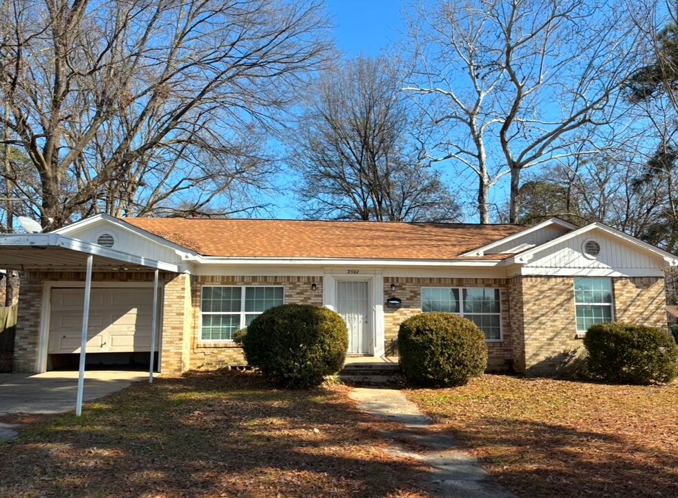 2502 Hazel St in Texarkana, TX - Building Photo