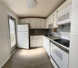 2214 NE 1st Way in Boynton Beach, FL - Building Photo - Building Photo