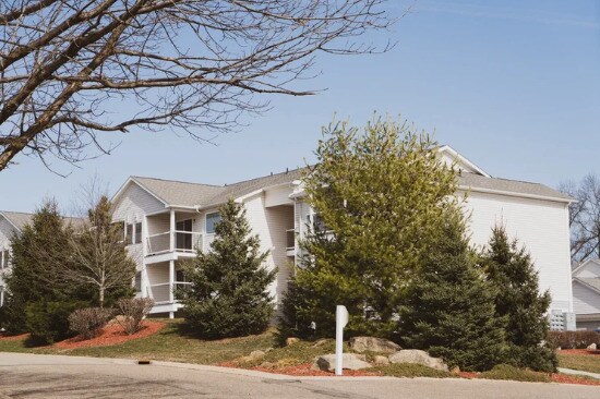 Fairways of Jackson in Canton, OH - Building Photo