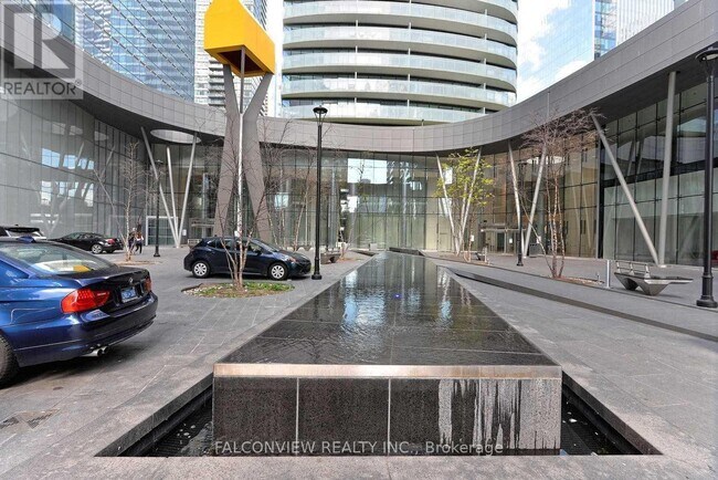 14-2614 York St in Toronto, ON - Building Photo - Building Photo