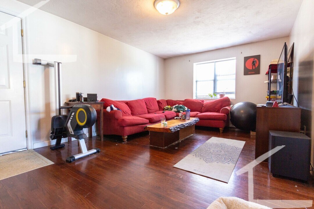 317 Summit Ave in Boston, MA - Building Photo