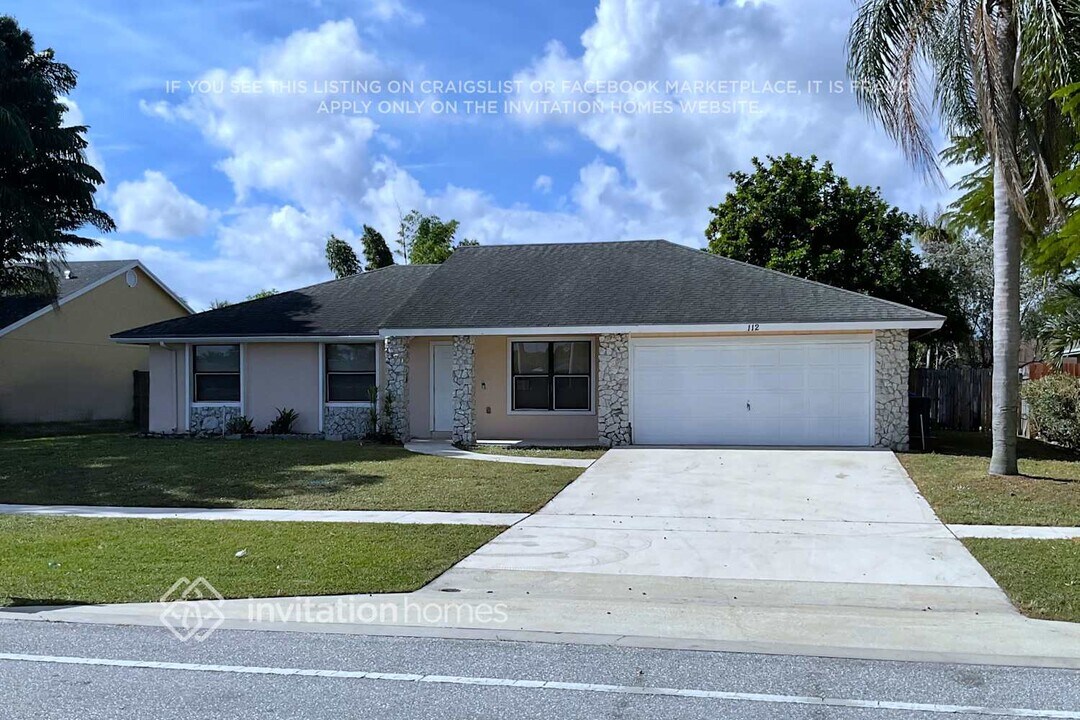 112 La Mancha Ave in Royal Palm Beach, FL - Building Photo