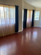 16502 Mango Way in Lake Elsinore, CA - Foto de edificio - Building Photo