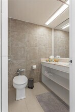 5445 Collins Ave in Miami Beach, FL - Building Photo - Building Photo