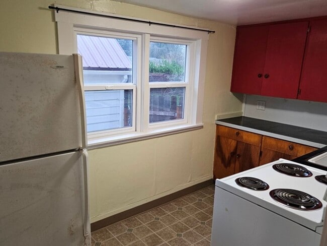 1932 Chemeketa St NE in Salem, OR - Foto de edificio - Building Photo