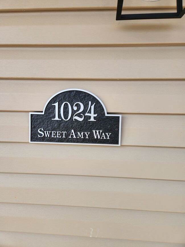 1024 Sweet Amy Wy in Sellersburg, IN - Building Photo - Building Photo