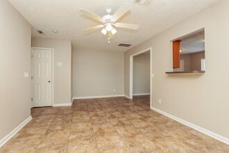 606 Nixon Way in La Vergne, TN - Building Photo - Building Photo