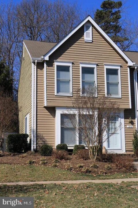 1535 Poplar Grove Dr in Reston, VA - Building Photo
