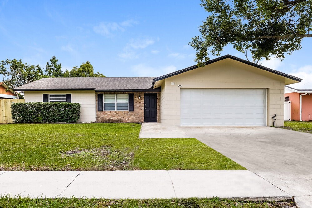 999 Tomes Ct in Orlando, FL - Building Photo