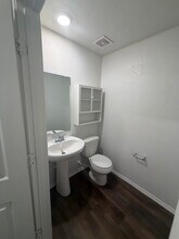 10310 Glimmer in Converse, TX - Foto de edificio - Building Photo