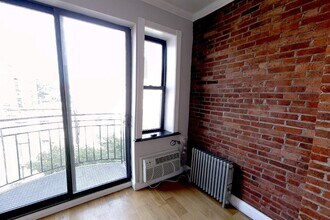 102 E 7th St in New York, NY - Building Photo - Building Photo