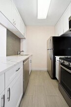 377 Rector Pl in New York, NY - Building Photo - Building Photo