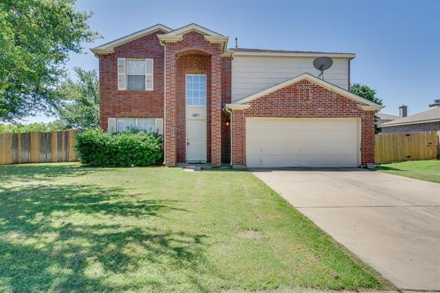 901 Greenbend Dr in Denton, TX - Building Photo