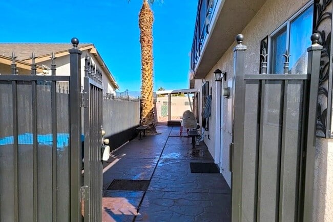 4770 Via Renaldo in Las Vegas, NV - Building Photo - Building Photo