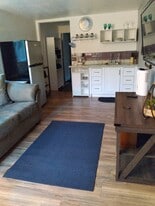 1180 17th St NE in Salem, OR - Building Photo