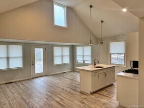 9 Greenwich Ave in Bayville, NY - Building Photo - Building Photo