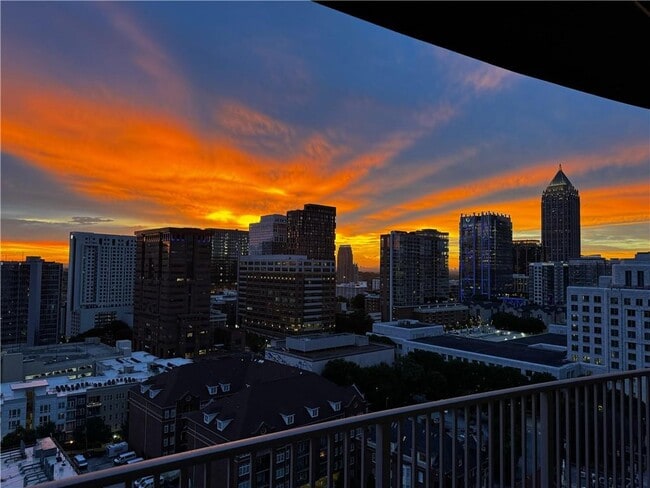 923 Peachtree St NE in Atlanta, GA - Building Photo - Building Photo