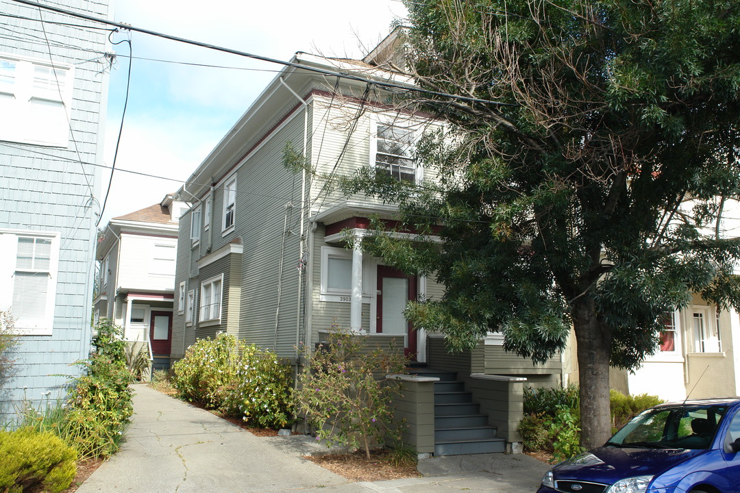 3903 Clarke St in Oakland, CA - Building Photo